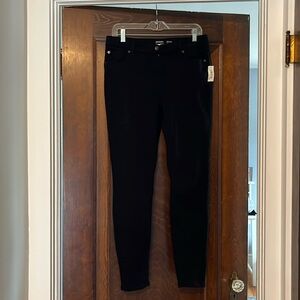 Women’s black skinny jeans, size 12. Never been worn.
